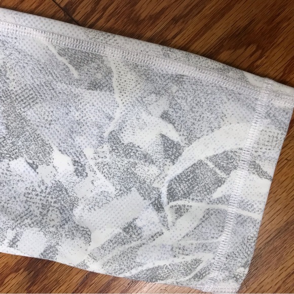Lululemon White/Gray Pattern Legging - Picture 4 of 12
